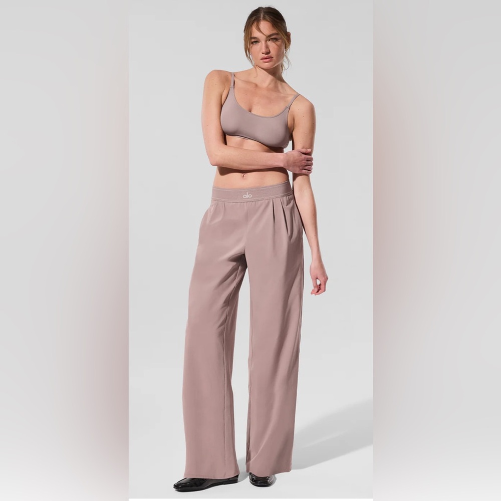 ALO Yoga Suit Up Trouser (Regular) in Taupe